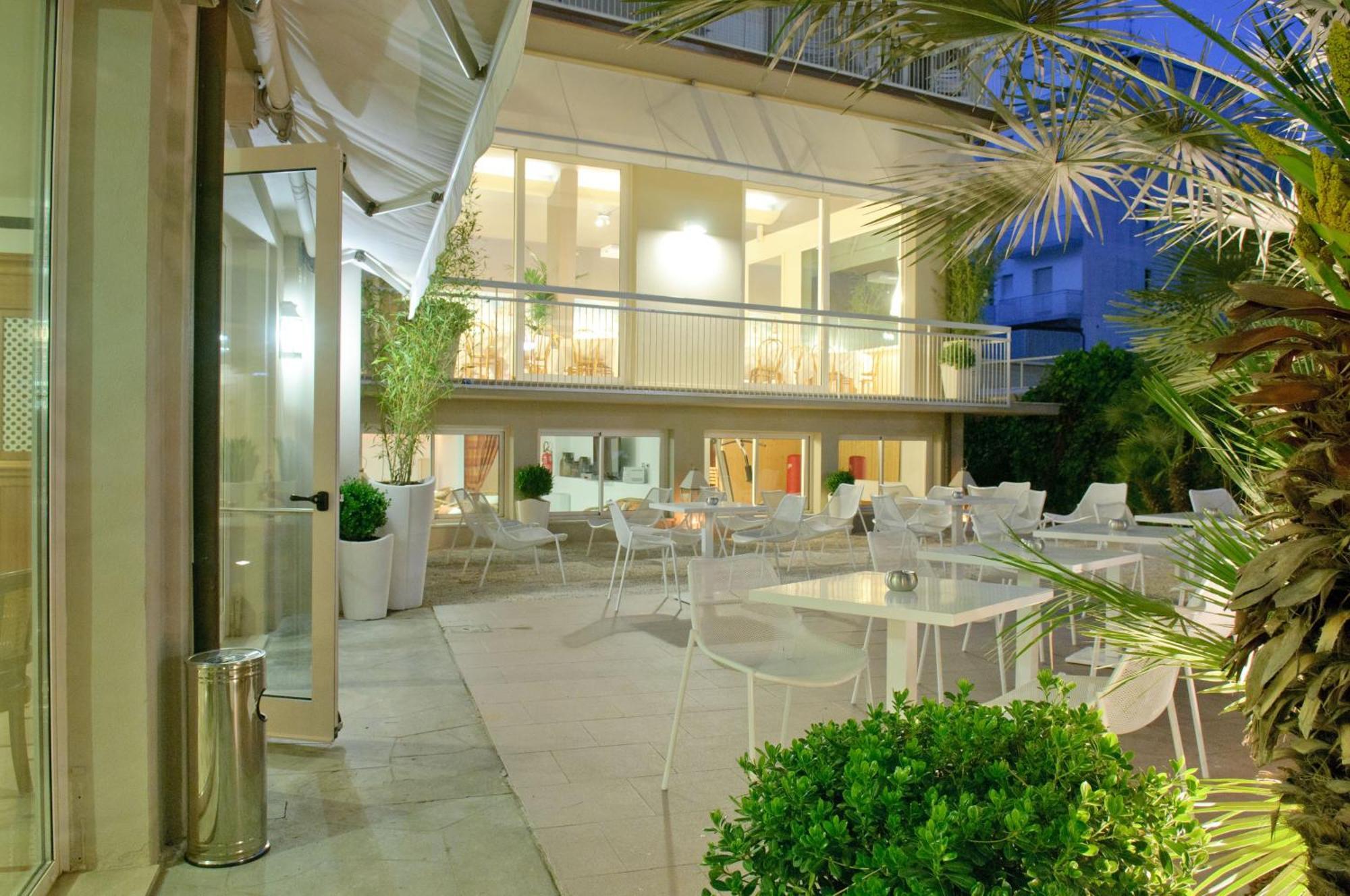 Hotel Trionfal มิลาโน แมริตทิมา ภายนอก รูปภาพ