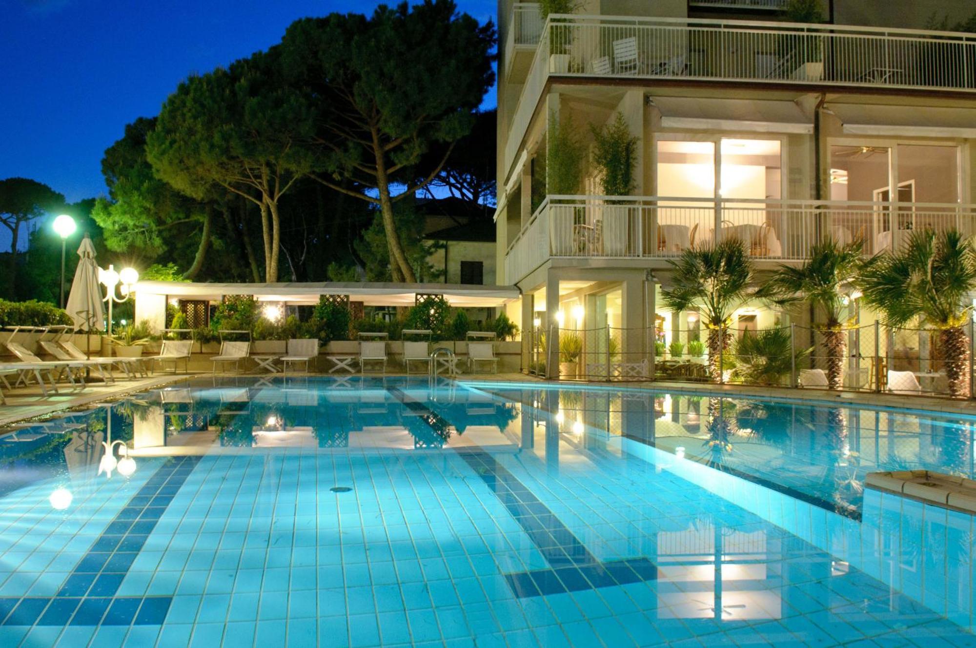 Hotel Trionfal มิลาโน แมริตทิมา ภายนอก รูปภาพ